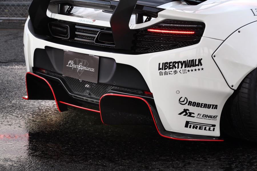 Детали экстерьера McLaren 650S in White by Liberty Walk 2016 года  (фото 6 из 8)